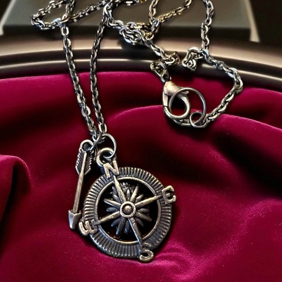 Vintage Style Compass and Arrow Pendant Necklace Dungeons and Dragons Ranger - Picture 6 of 14